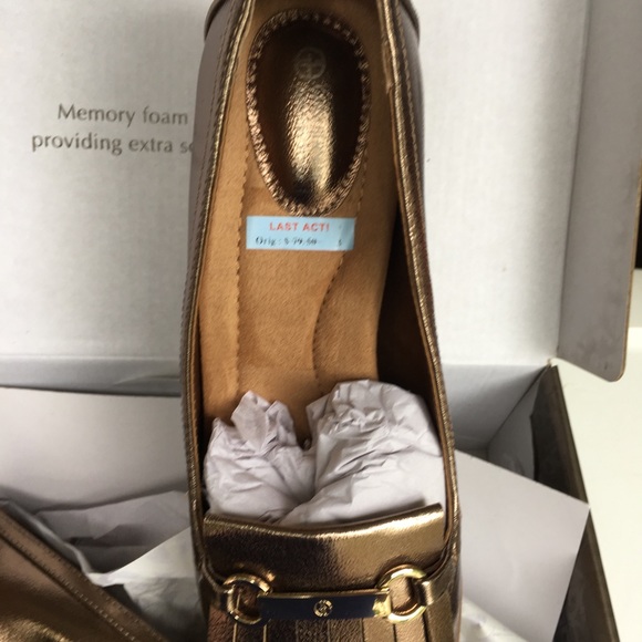 Gianni Bini Shoes - Giani Bernini Seraa memory foam shoes. New in box.